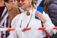 Ways To Accessorize Basic Outfits For More Flair